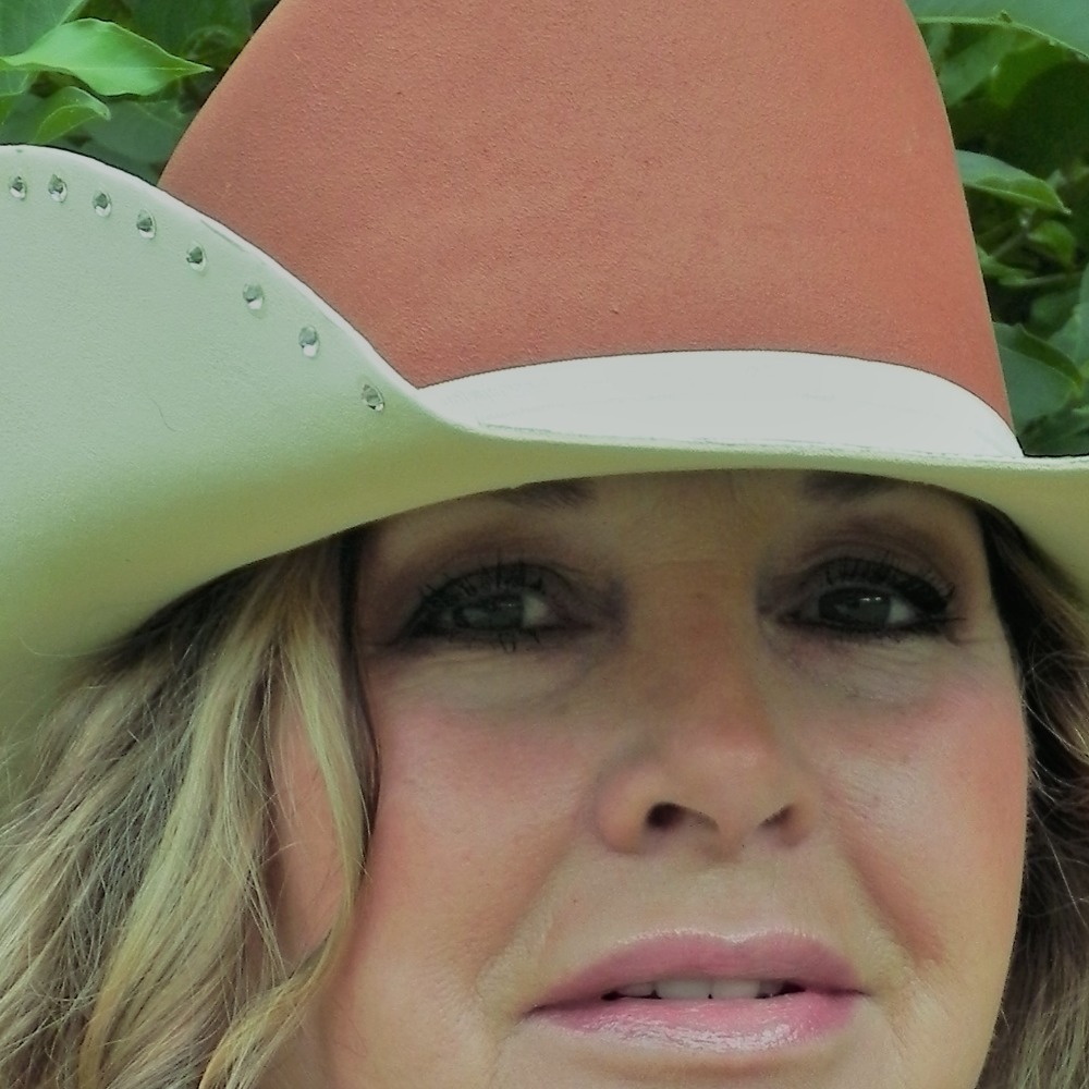 Meet your Posher, Cyndi